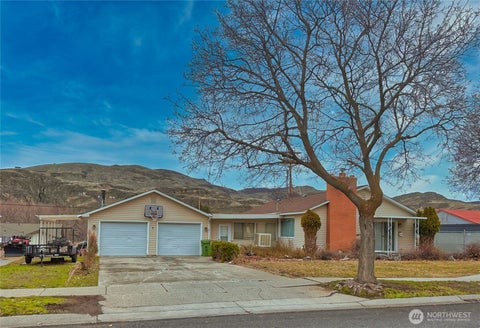 Photo of 804 Central Drive, Coulee Dam, WA 99116 (MLS # 2483132)