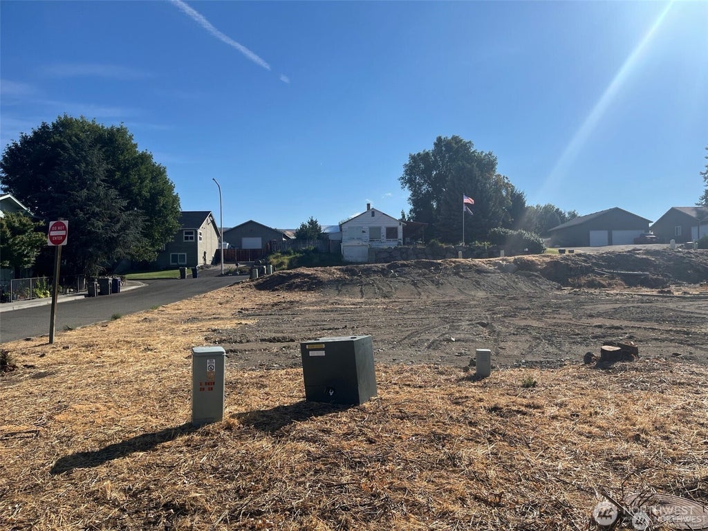 Photo of 1066 Corum Circle, East Wenatchee, WA 98802 (MLS # 2539407)