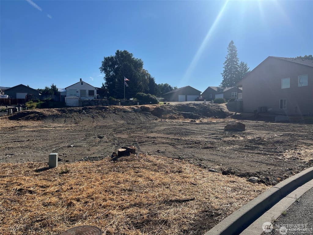 Photo of 1066 Corum Circle, East Wenatchee, WA 98802 (MLS # 2539407)