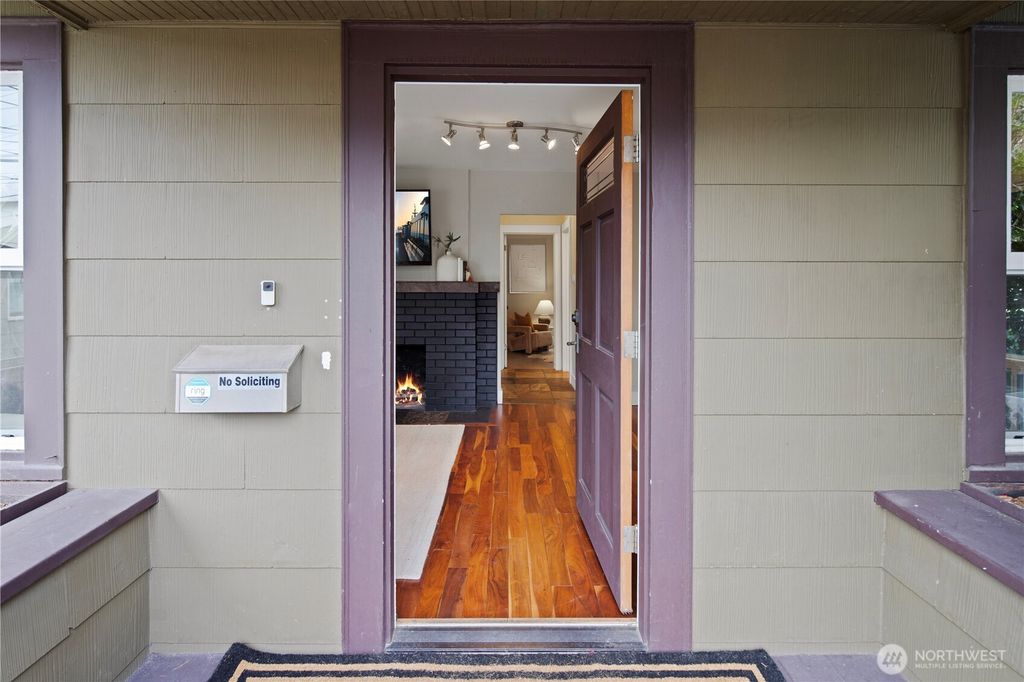 Photo of 509 N 47th Street, Seattle, WA 98103 (MLS # 2339706)