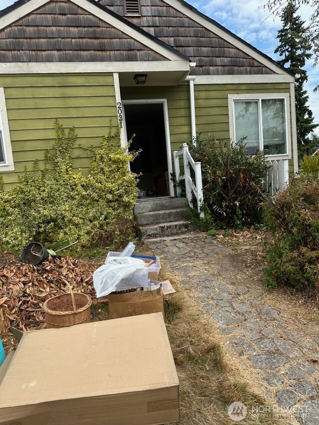 Photo of 2031 Maple Street, Everett, WA 98201 (MLS # 2420284)
