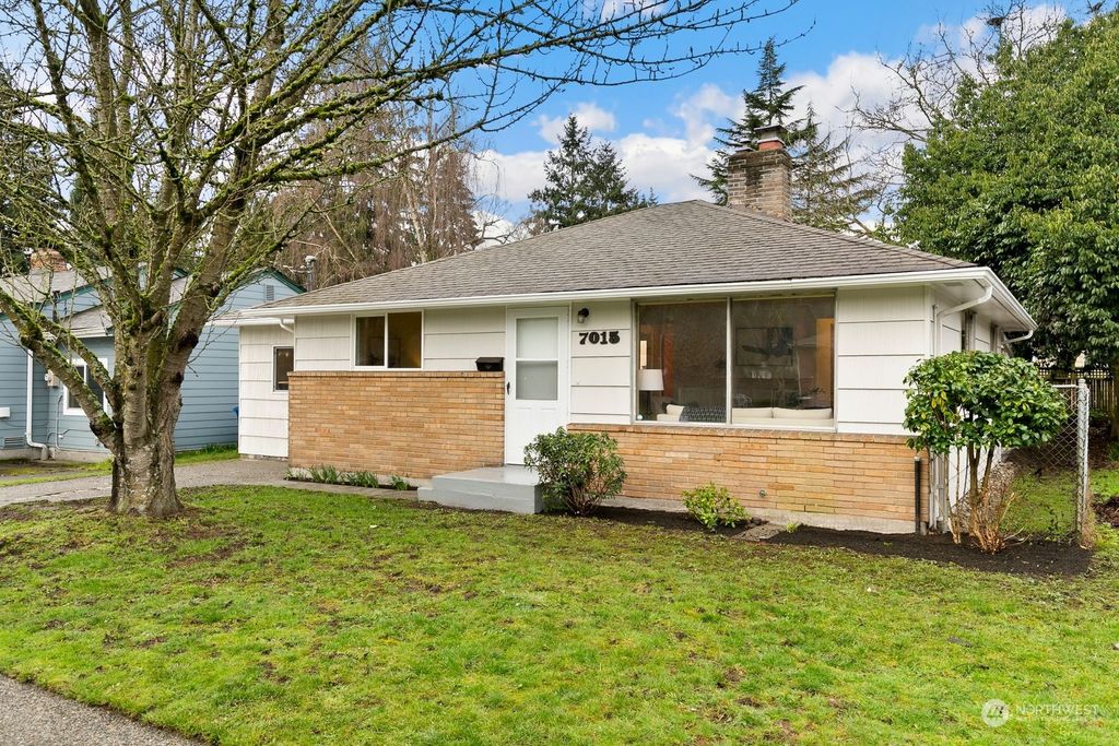 Photo of 7015 25th Avenue NE, Seattle, WA 98115 (MLS # 2201446)