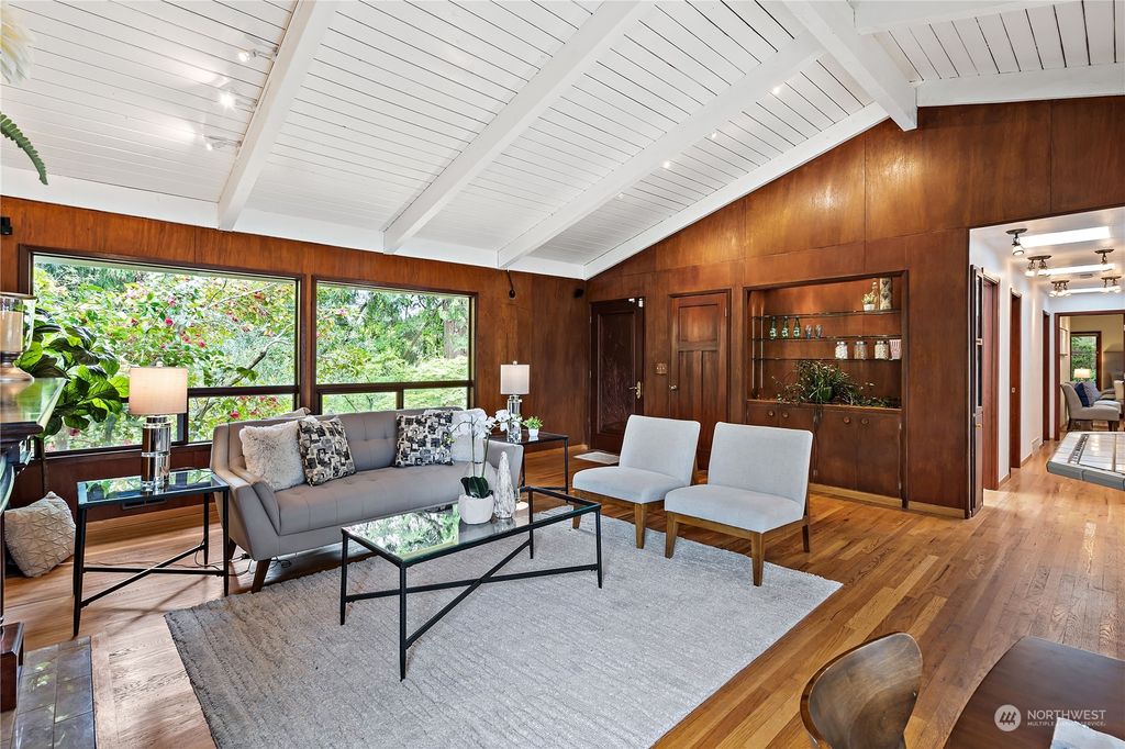 Photo of 9825 SE 40th Street, Mercer Island, WA 98040 (MLS # 2056156)