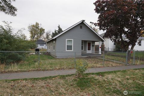 Photo of 738 N 9th Avenue, Walla Walla, WA 99362 (MLS # 2447884)