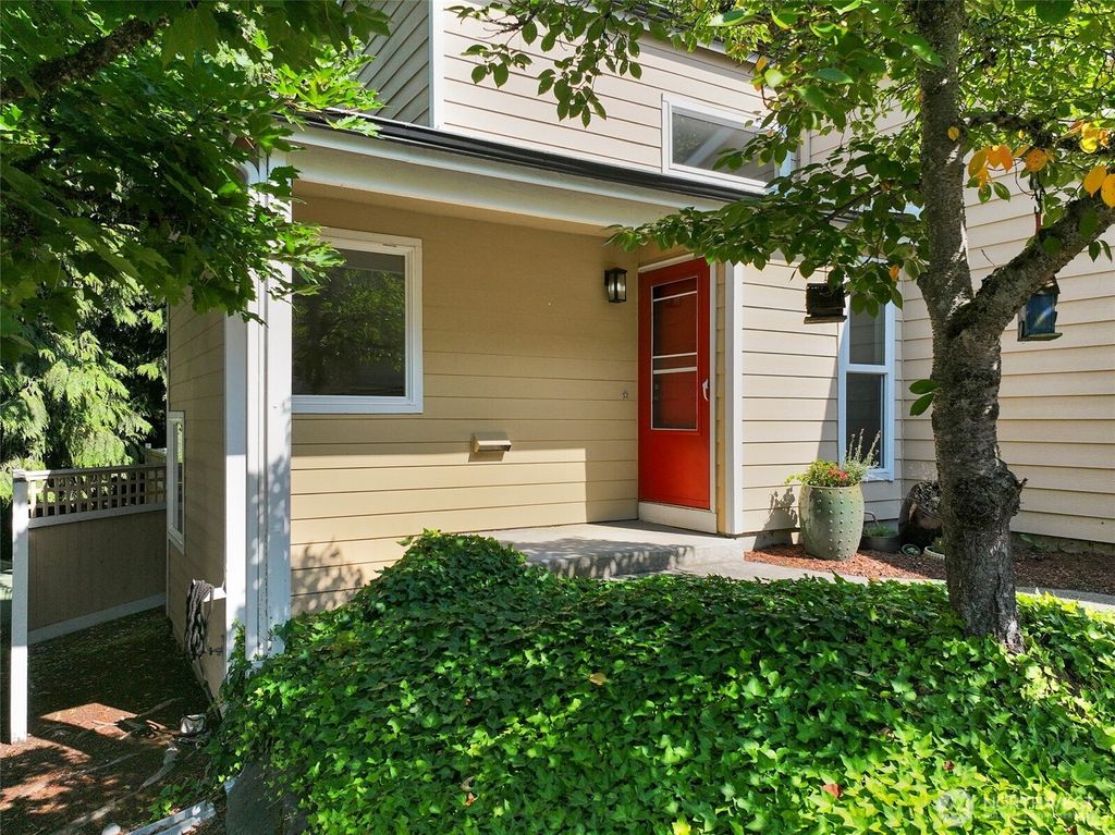 Photo of 11412 102nd Court NE, Kirkland, WA 98033 (MLS # 2448076)