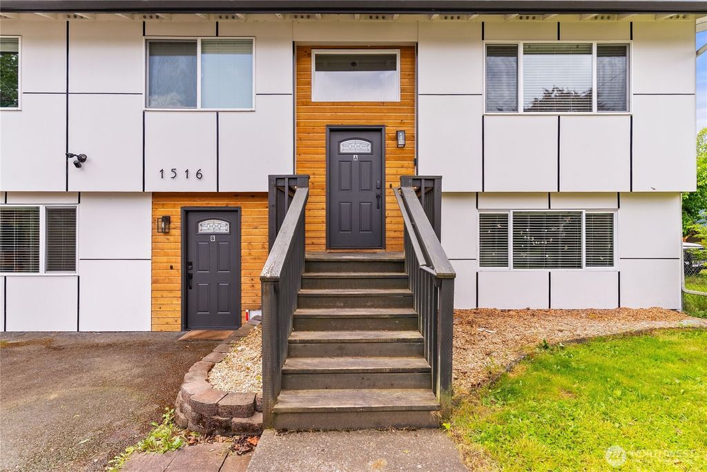 Photo of 1516 Lafayette Street S, Tacoma, WA 98444 (MLS # 2528587)