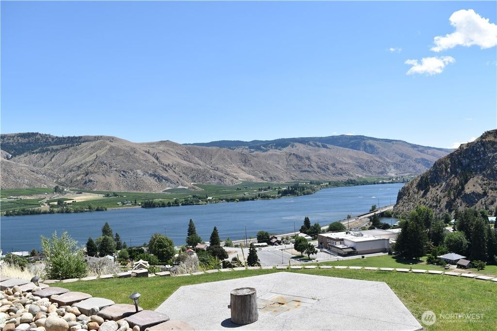 Photo of 1024 Columbia Point, Entiat, WA 98822 (MLS # 2500048)