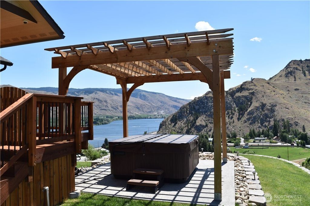 Photo of 1024 Columbia Point, Entiat, WA 98822 (MLS # 2500048)