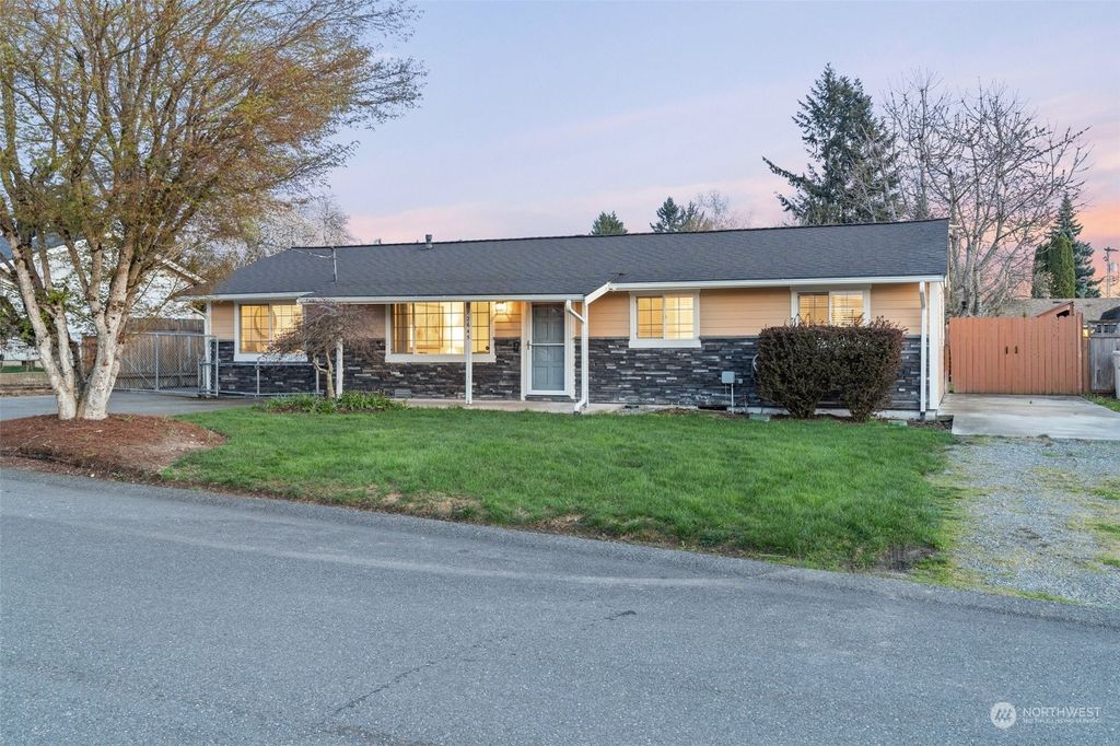 Photo of 12645 SE 170th Street, Renton, WA 98058 (MLS # 2216590)