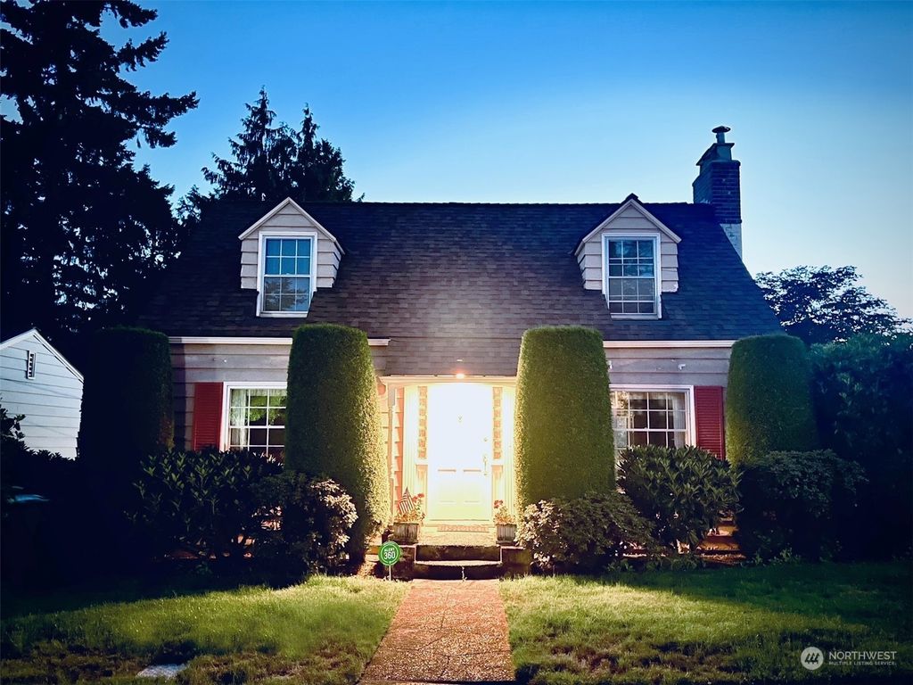 Photo of 6215 Vassar Avenue NE, Seattle, WA 98115 (MLS # 2142693)