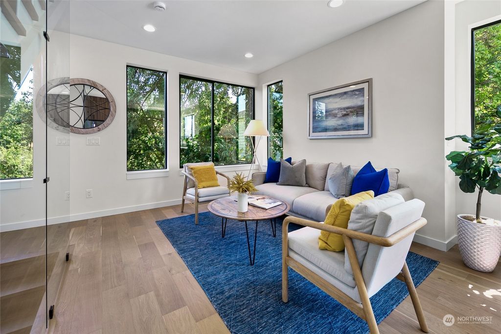 Photo of 9618 8th Avenue NE, Seattle, WA 98115 (MLS # 2270608)