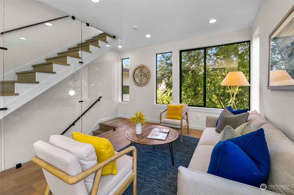 Photo of 9618 8th Avenue NE, Seattle, WA 98115 (MLS # 2270608)