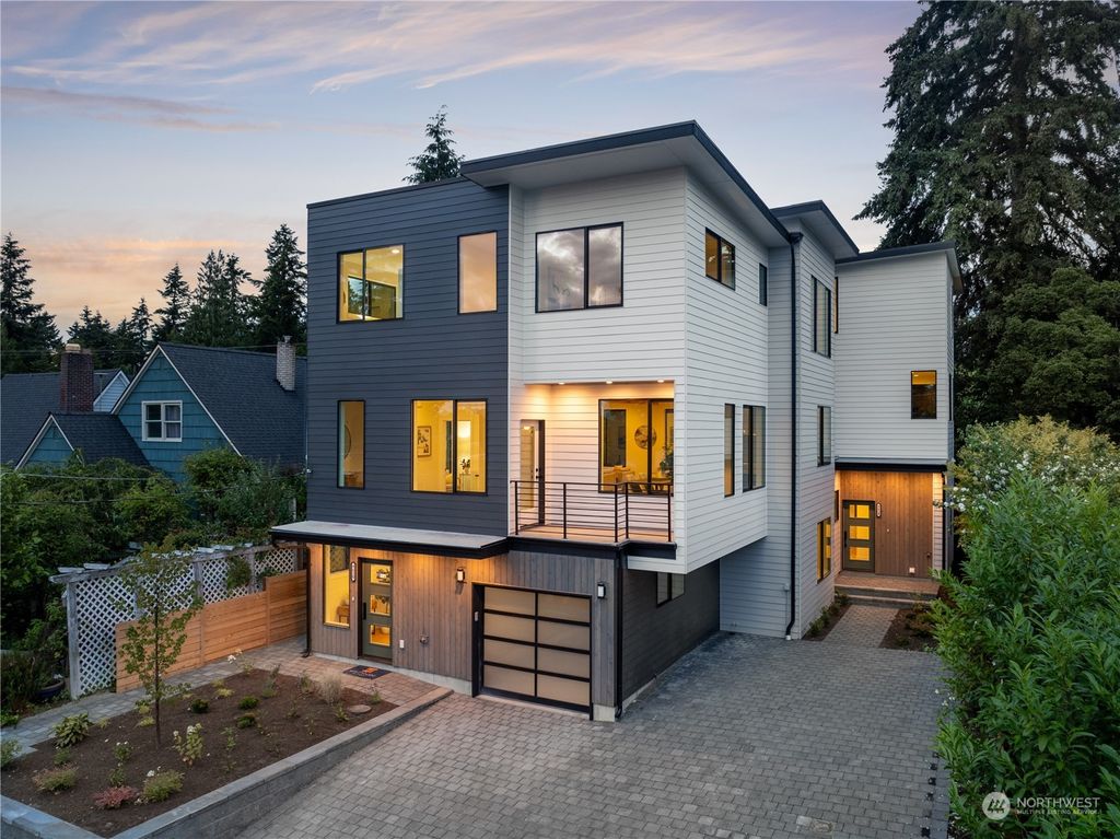 Photo of 9618 8th Avenue NE, Seattle, WA 98115 (MLS # 2270608)