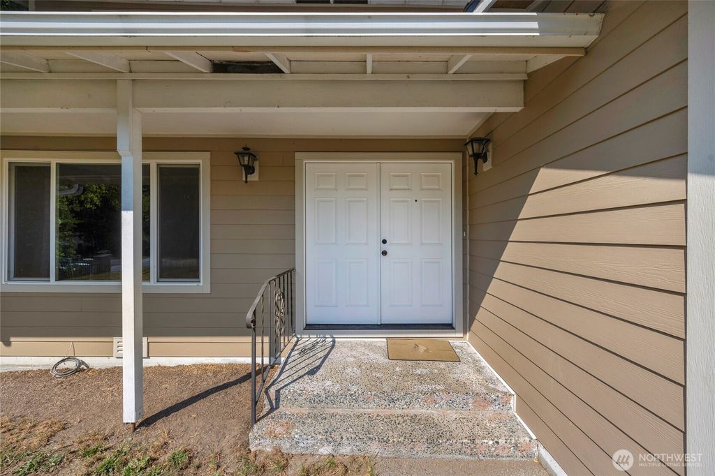 Photo of 6013 95 Place NE, Marysville, WA 98270 (MLS # 2425716)