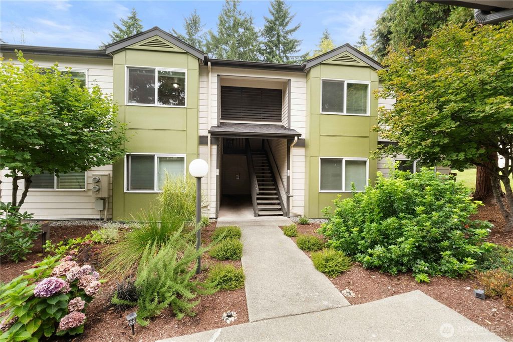 Photo of 31500 33rd Place SW #C203, Federal Way, WA 98023 (MLS # 2436165)