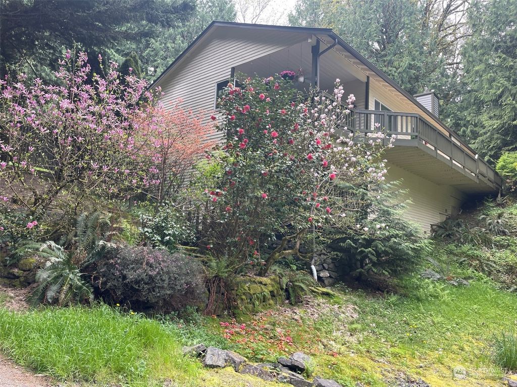 Photo of 105 206th Avenue NE, Sammamish, WA 98074 (MLS # 2062240)