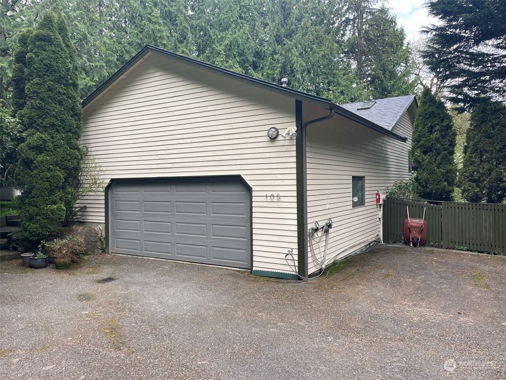 Photo of 105 206th Avenue NE, Sammamish, WA 98074 (MLS # 2062240)