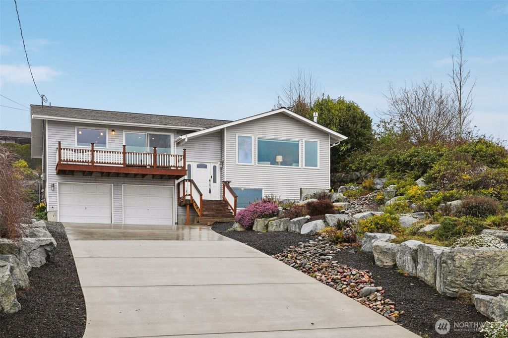 Photo of 6111 Hawthorne Terrace NE Ter NE, Tacoma, WA 98422 (MLS # 2488934)