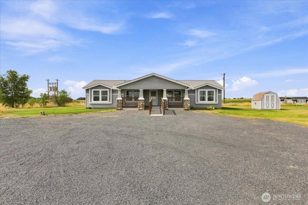 Photo of 2946 Rd F.6 NE, Moses Lake, WA 98837 (MLS # 2569343)