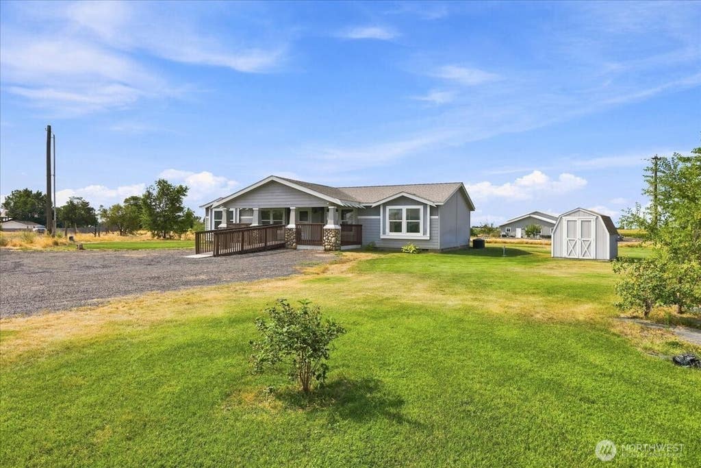 Photo of 2946 Rd F.6 NE, Moses Lake, WA 98837 (MLS # 2569343)