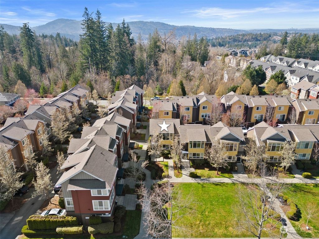 Photo of 1735 25th Avenue NE, Issaquah, WA 98029 (MLS # 2212969)