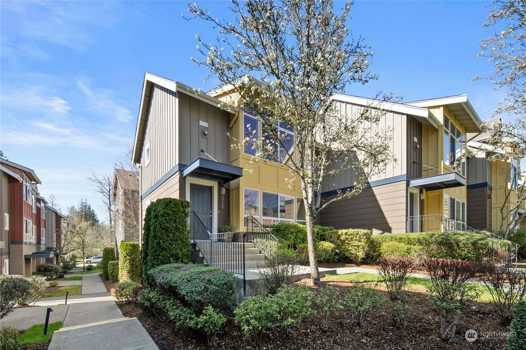 Photo of 1735 25th Avenue NE, Issaquah, WA 98029 (MLS # 2212969)