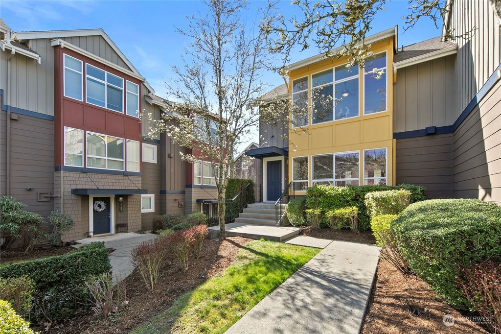 Photo of 1735 25th Avenue NE, Issaquah, WA 98029 (MLS # 2212969)