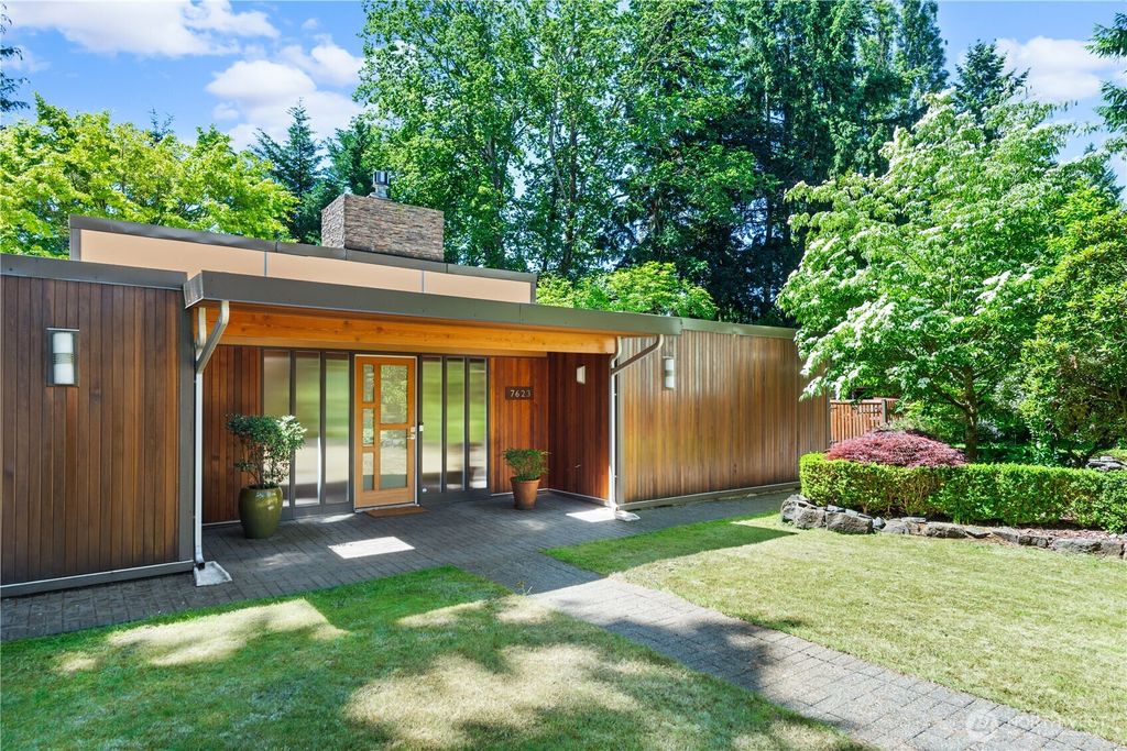 Photo of 7623 NE 123rd Street, Kirkland, WA 98034 (MLS # 2396886)
