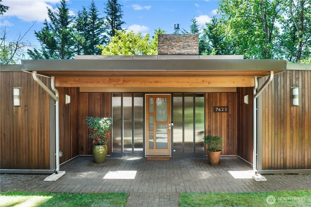 Photo of 7623 NE 123rd Street, Kirkland, WA 98034 (MLS # 2396886)