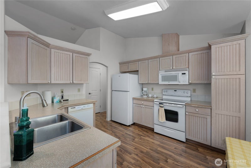 240 E Aycliffe Drive