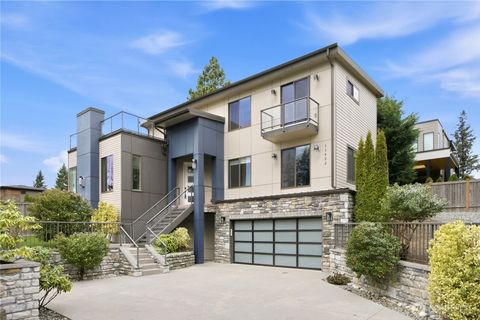 Photo of 11422 NE 92nd Street, Kirkland, WA 98033 (MLS # 2482433)