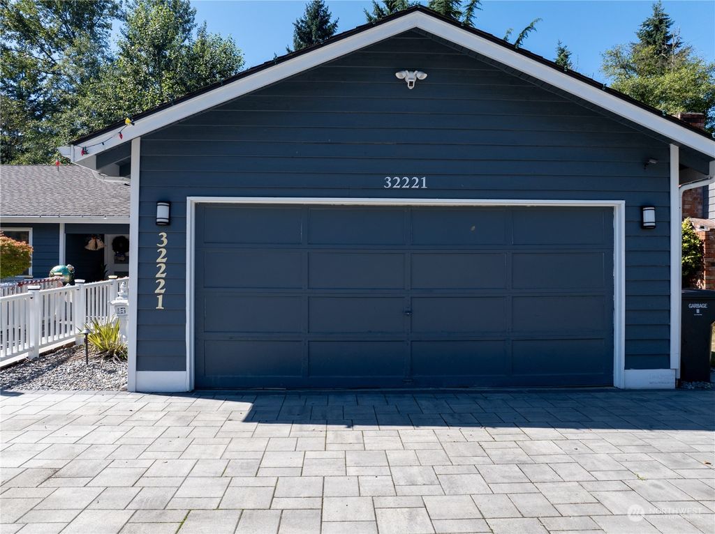 Photo of 32221 8th Avenue SW, Federal Way, WA 98023 (MLS # 2281395)