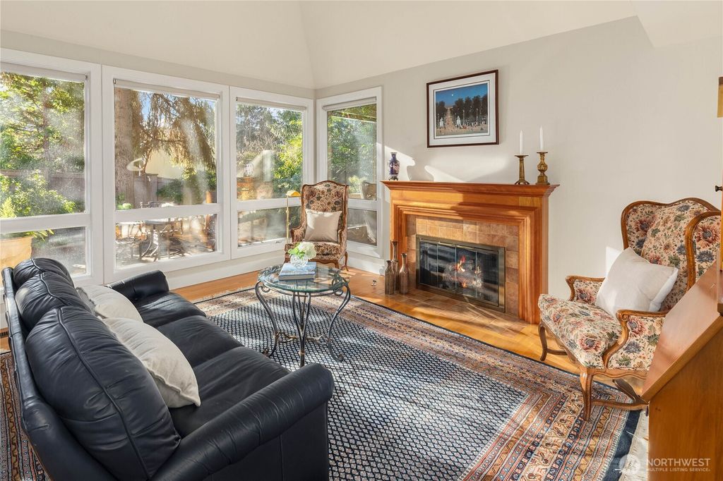 Photo of 1708 Bellevue Way NE, Bellevue, WA 98004 (MLS # 2470824)