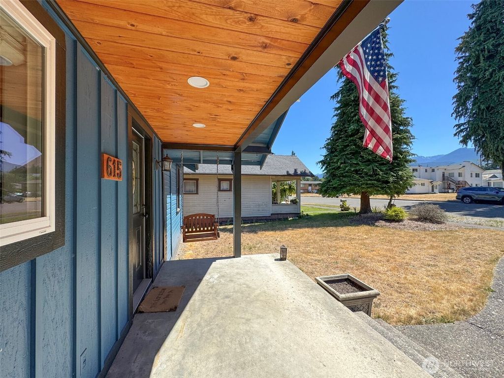 Photo of 615 W 12th Street, Port Angeles, WA 98362 (MLS # 2495878)
