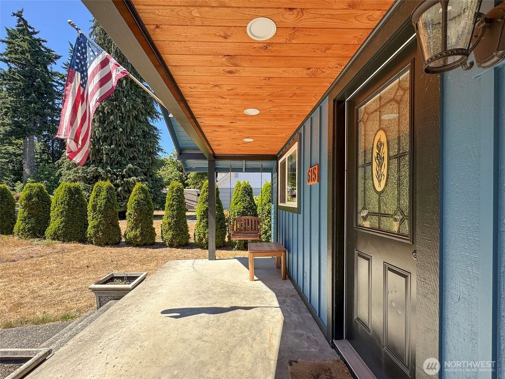 Photo of 615 W 12th Street, Port Angeles, WA 98362 (MLS # 2495878)