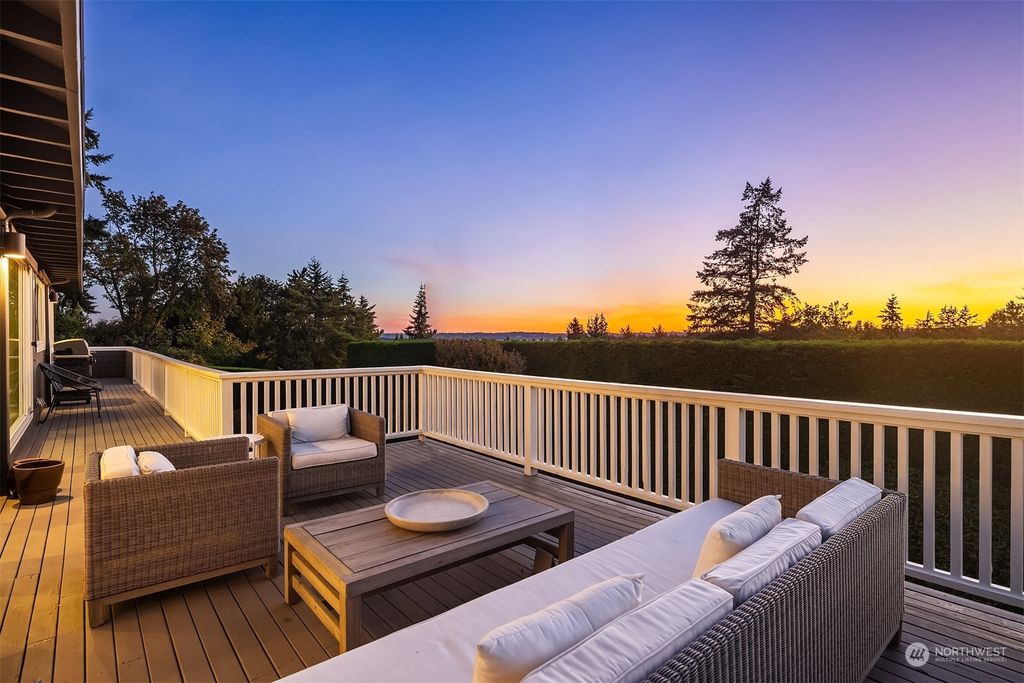 Photo of 8780 NE 20th Street, Clyde Hill, WA 98004 (MLS # 2297336)