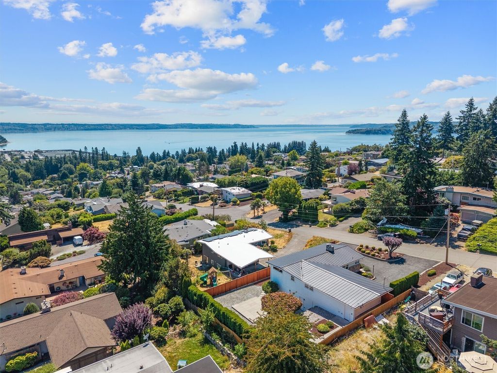 Photo of 21024 5th Avenue S, Des Moines, WA 98198 (MLS # 2429654)