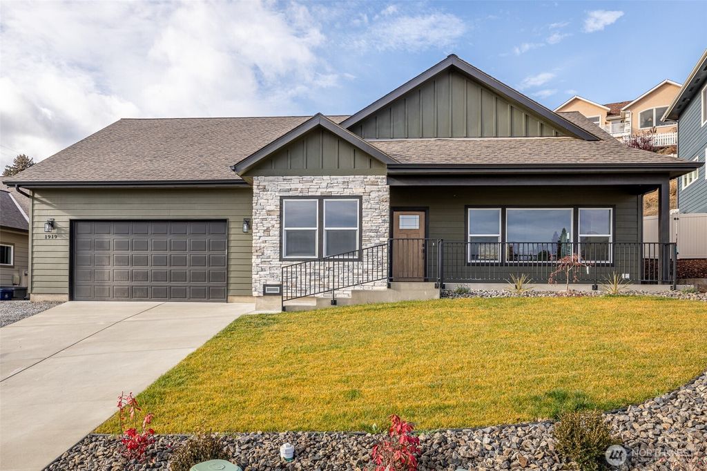 Photo of 1919 Westhaven, Wenatchee, WA 98801 (MLS # 2524594)