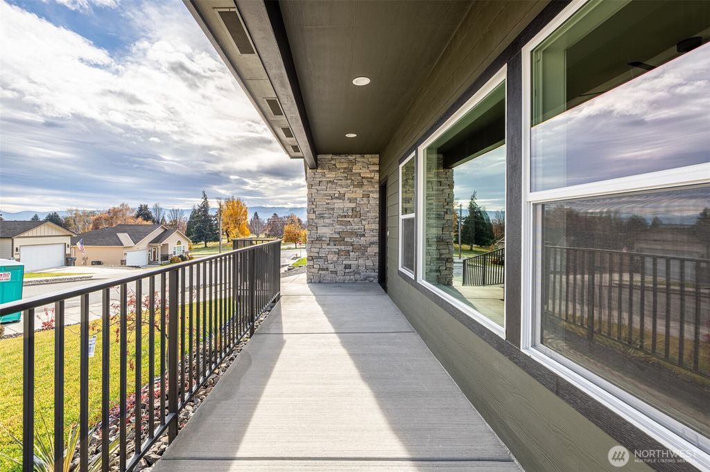Photo of 1919 Westhaven, Wenatchee, WA 98801 (MLS # 2524594)