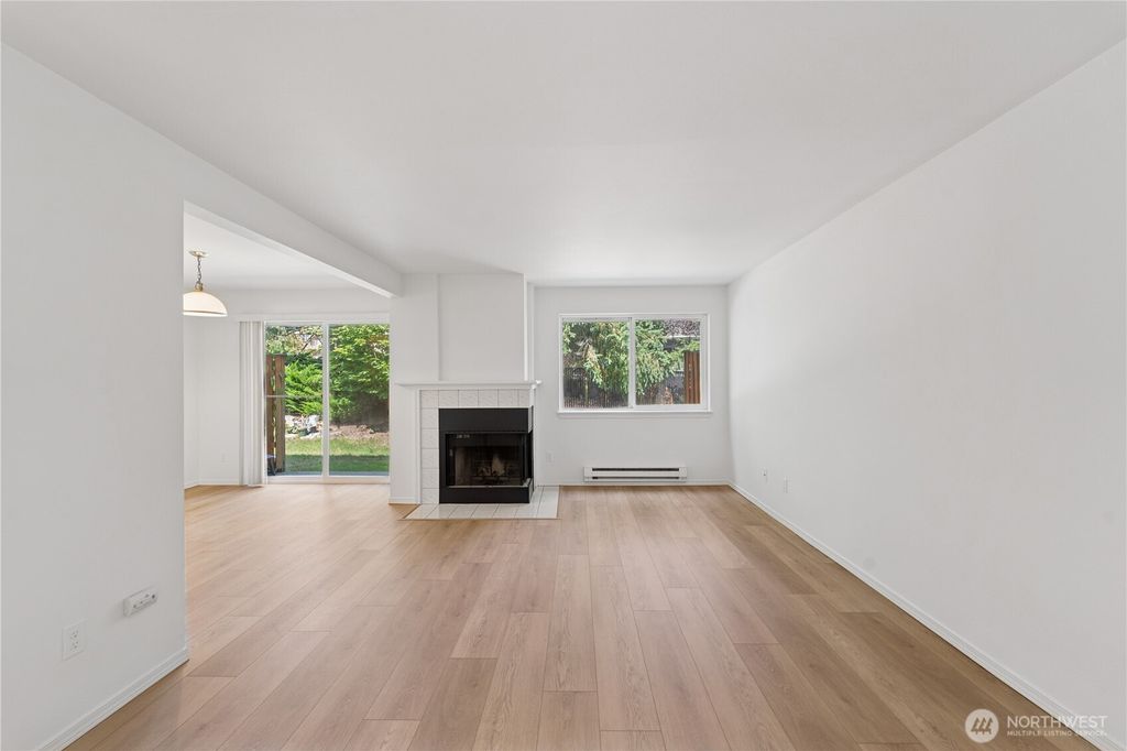 Photo of 927 132nd Street SW #H5, Everett, WA 98204 (MLS # 2469322)