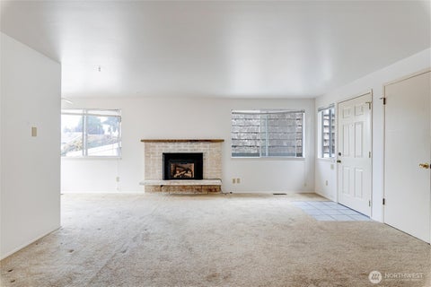 Photo of 533 N 104th ST #B, Seattle, WA 98133 (MLS # 2560403)