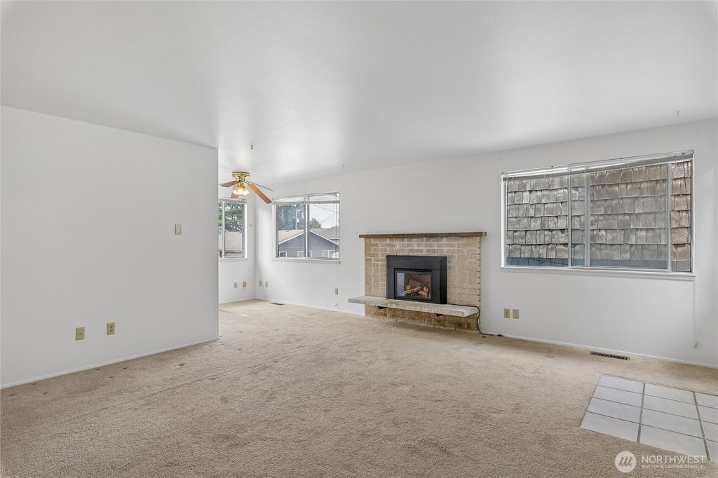 Photo of 533 N 104th ST #B, Seattle, WA 98133 (MLS # 2560403)