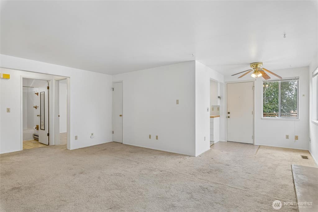 Photo of 533 N 104th ST #B, Seattle, WA 98133 (MLS # 2560403)