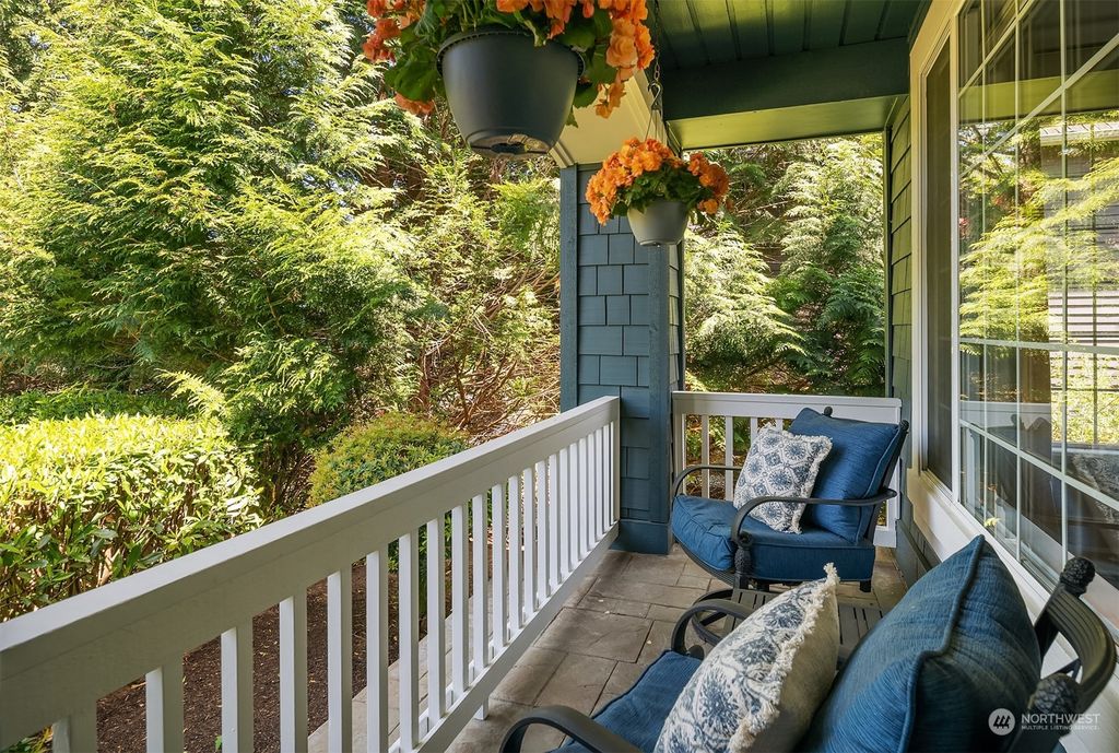 Photo of 27833 SE 26th Way, Sammamish, WA 98075 (MLS # 2060857)