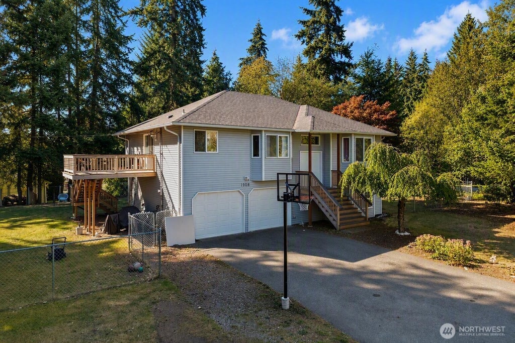 Photo of 1908 Oak Road, Lynnwood, WA 98087 (MLS # 2584045)