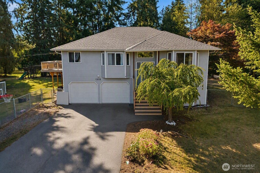 Photo of 1908 Oak Road, Lynnwood, WA 98087 (MLS # 2584045)