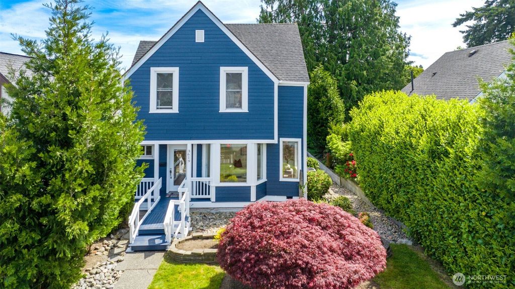 Photo of 3619 Colby Avenue, Everett, WA 98201 (MLS # 2524537)