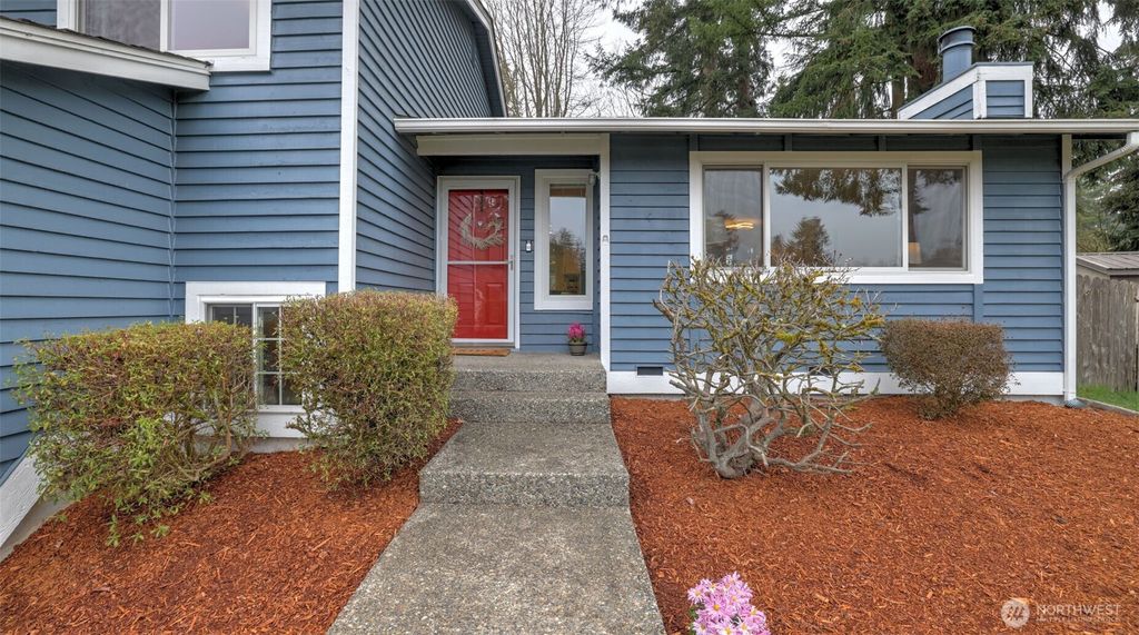 Photo of 15830 SE 180th Court, Renton, WA 98058 (MLS # 2351951)