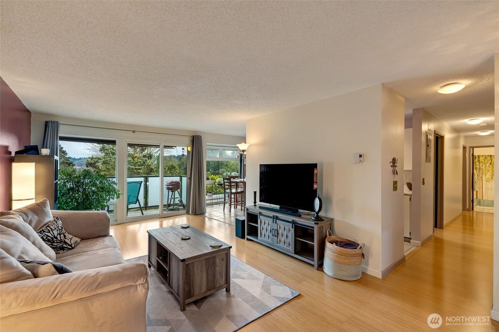 Photo of 15152 65th Avenue S #819, Tukwila, WA 98188 (MLS # 2390146)