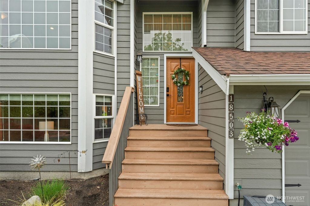 Photo of 18503 71st Ave Ct E Avenue Ct E, Puyallup, WA 98375 (MLS # 2518416)